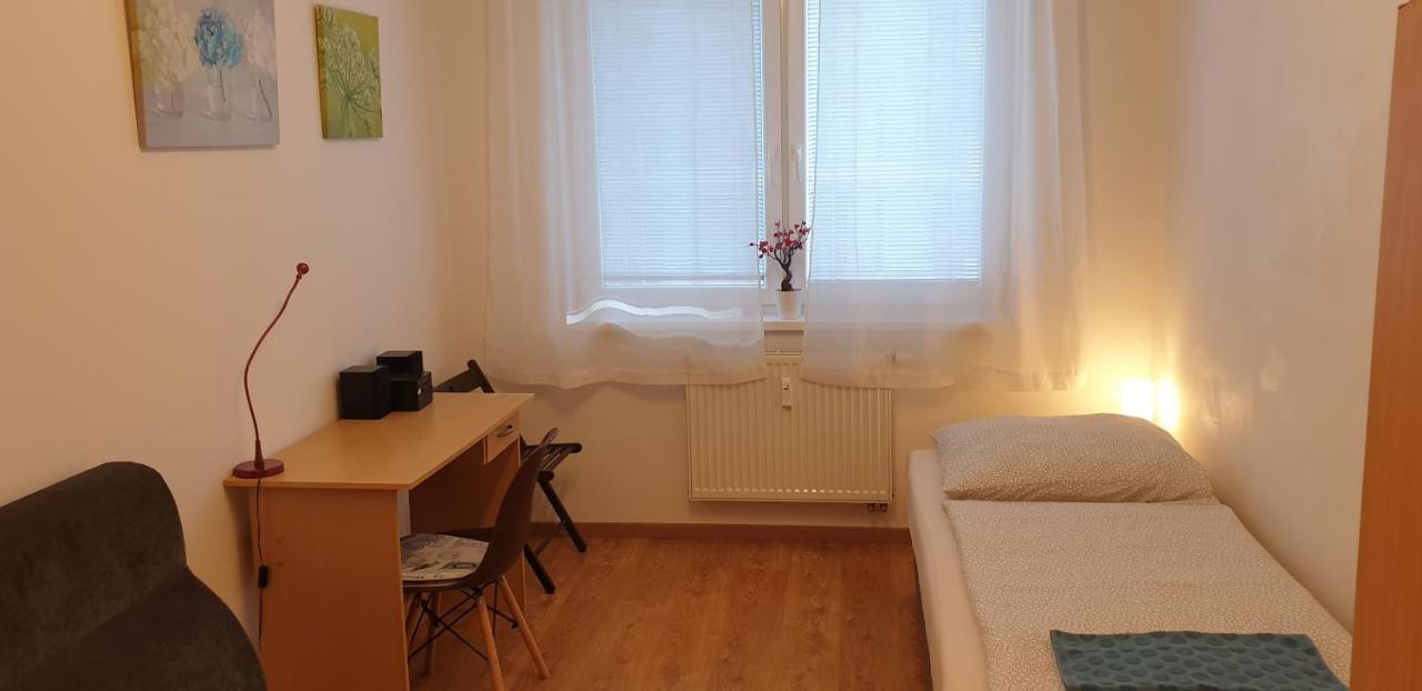 Apartman Bratislava City & Parking Buitenkant foto