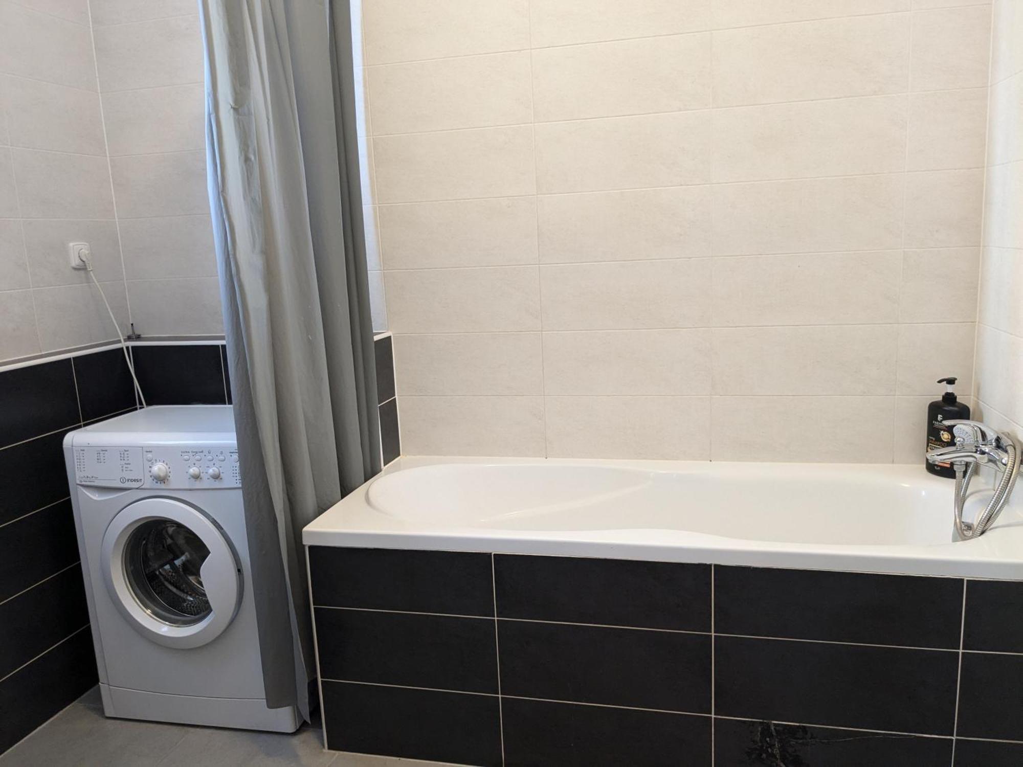 Apartman Bratislava City & Parking Buitenkant foto